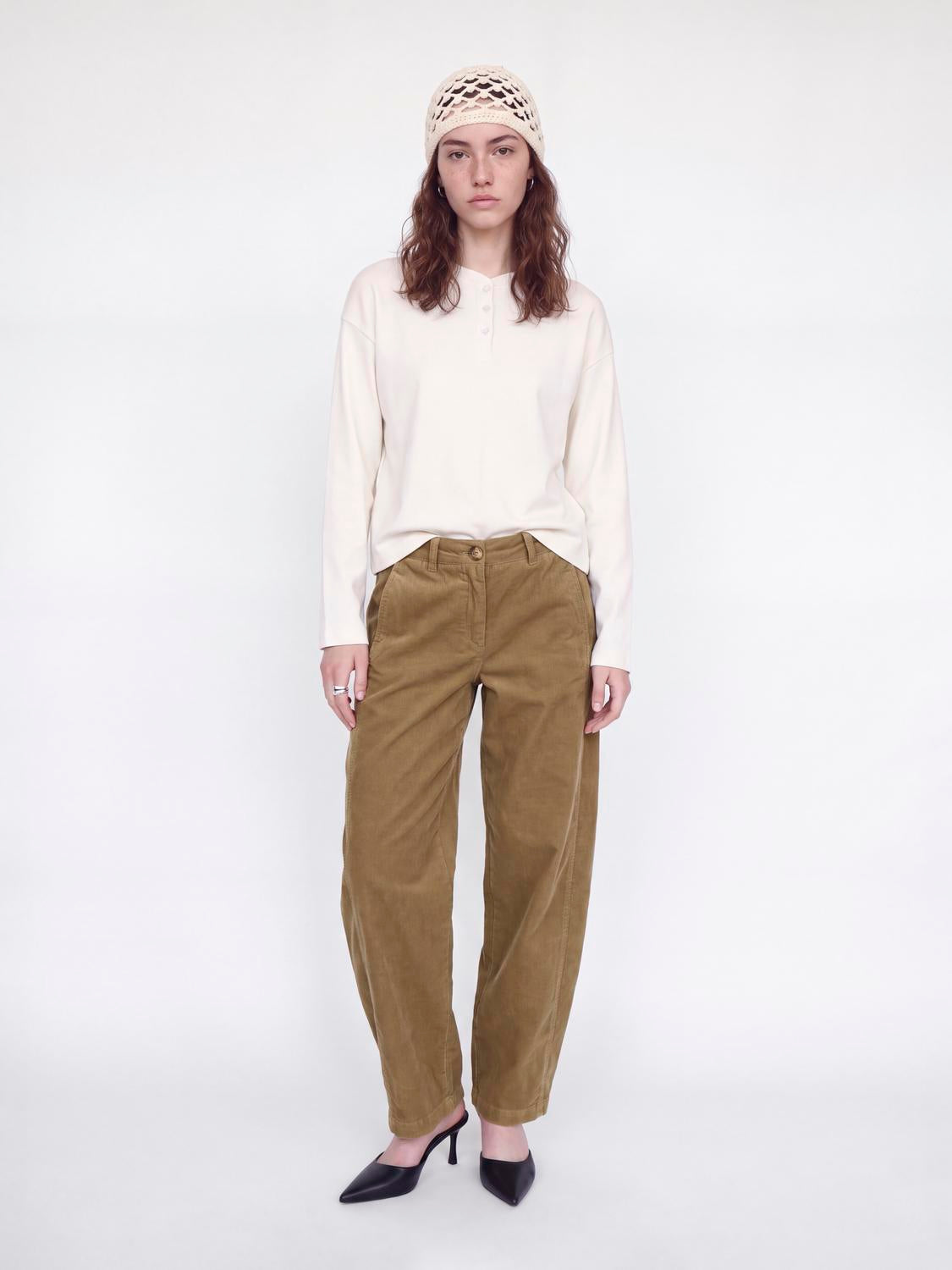model_shot-front_full
